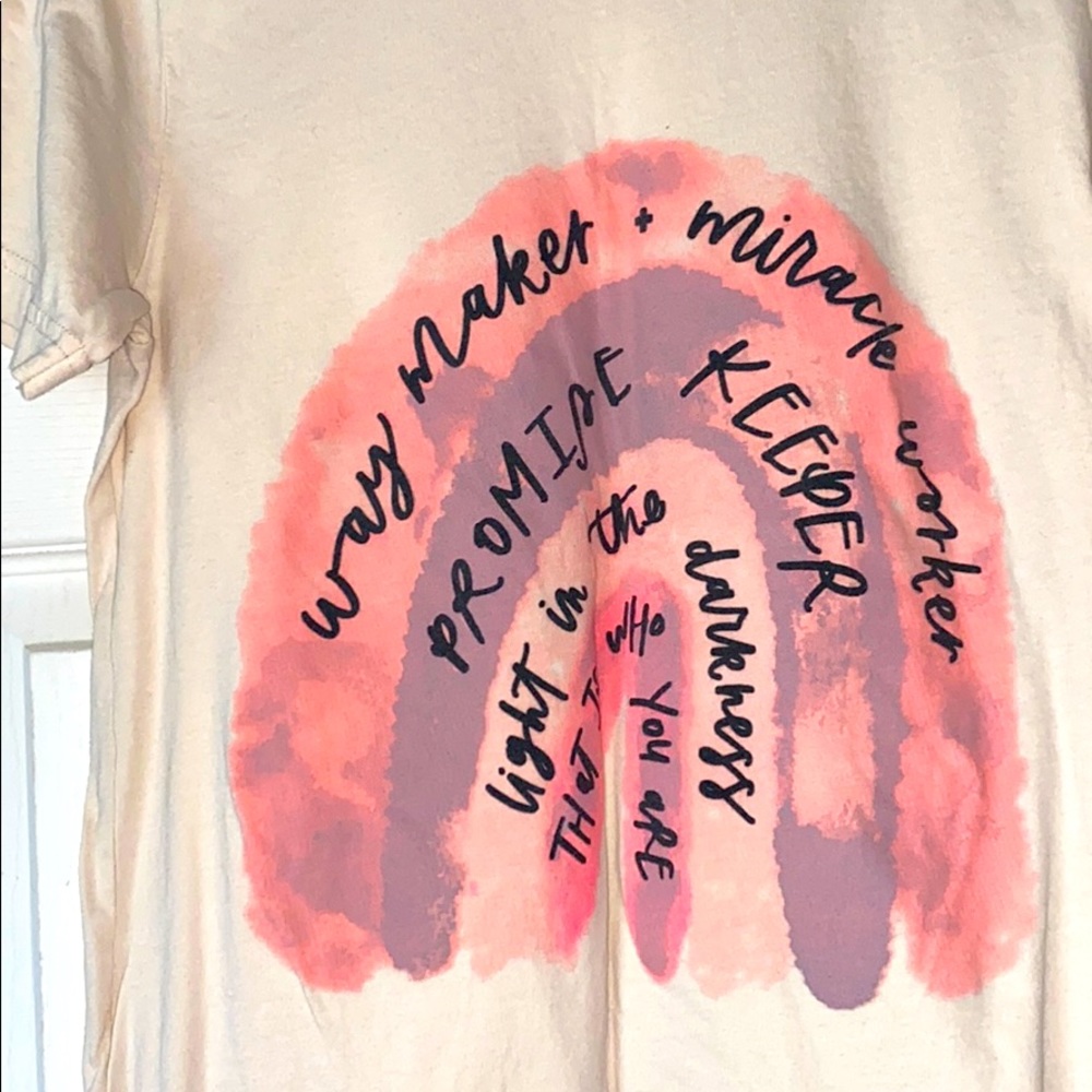 •waymaker tee🤍•